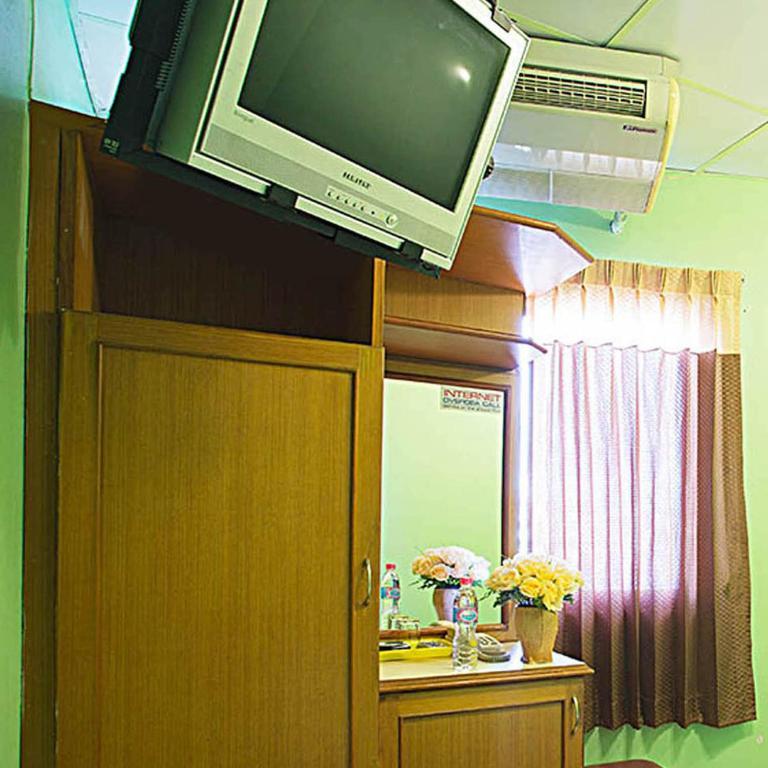Four Sons Inn Μπανγκόκ Δωμάτιο φωτογραφία